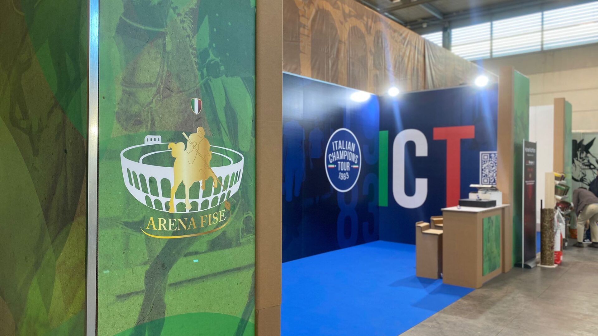 Stand fiera cavalli in cartone